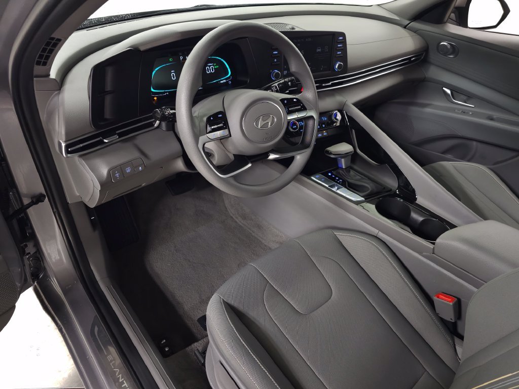 Certified Used 2025 Fluid Metal Hyundai Blue image 16