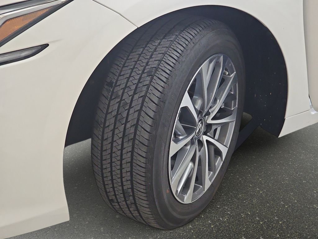 Used 2025 White Lexus 350 image 30