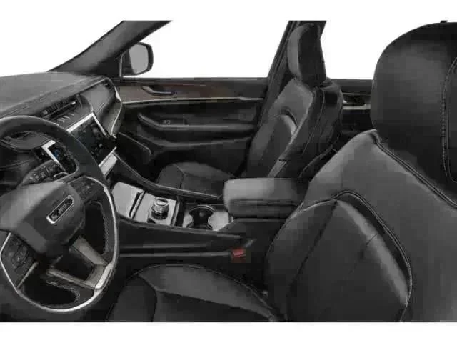 New 2026 Diamond Black Crystal Pearl-Coat Exterior Paint Jeep Laredo image 5