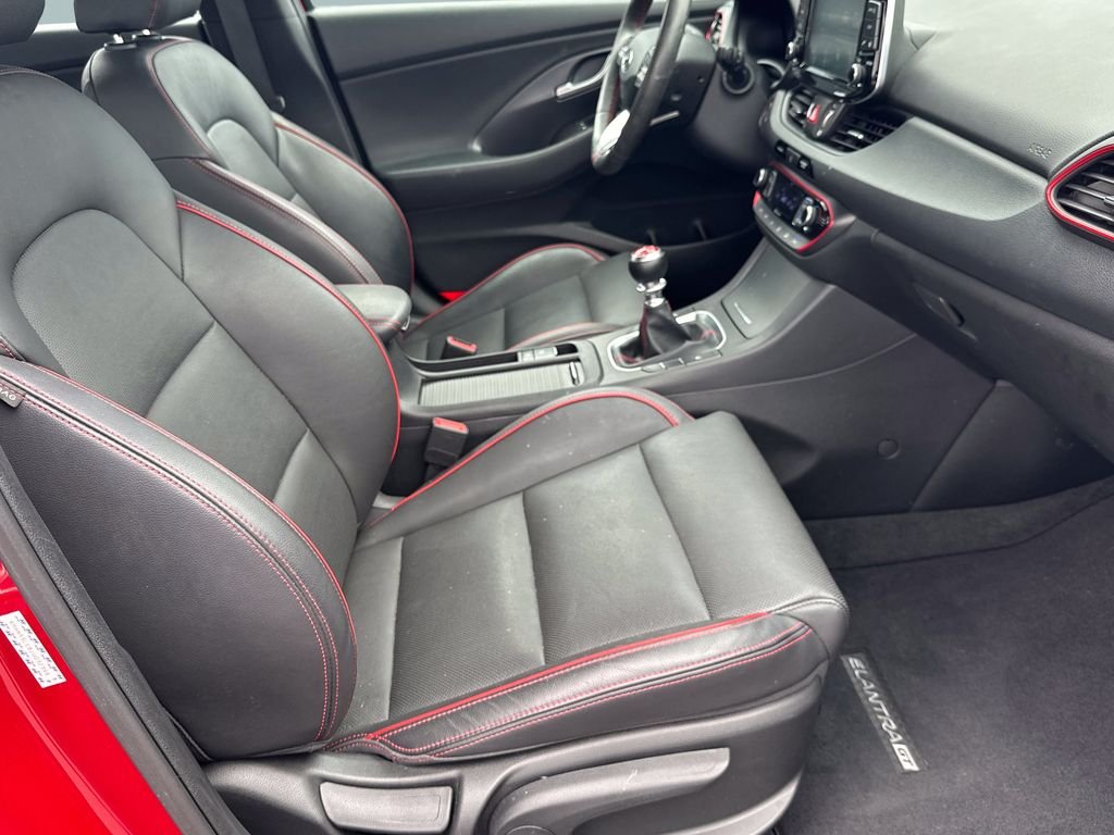 Used 2018 Red Hyundai Sport image 13