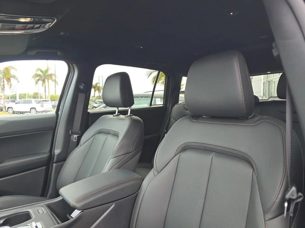 New 2026 Diamond Black Crystal Pearlcoat Jeep Limited image 12