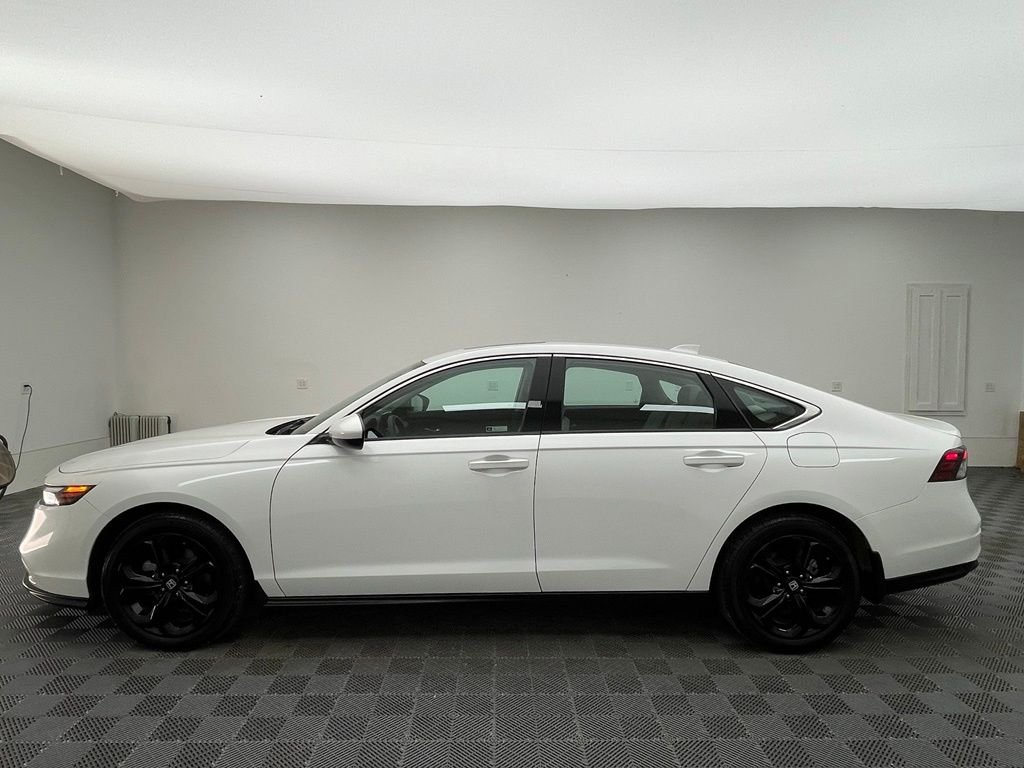 Used 2024 White Honda EX image 12