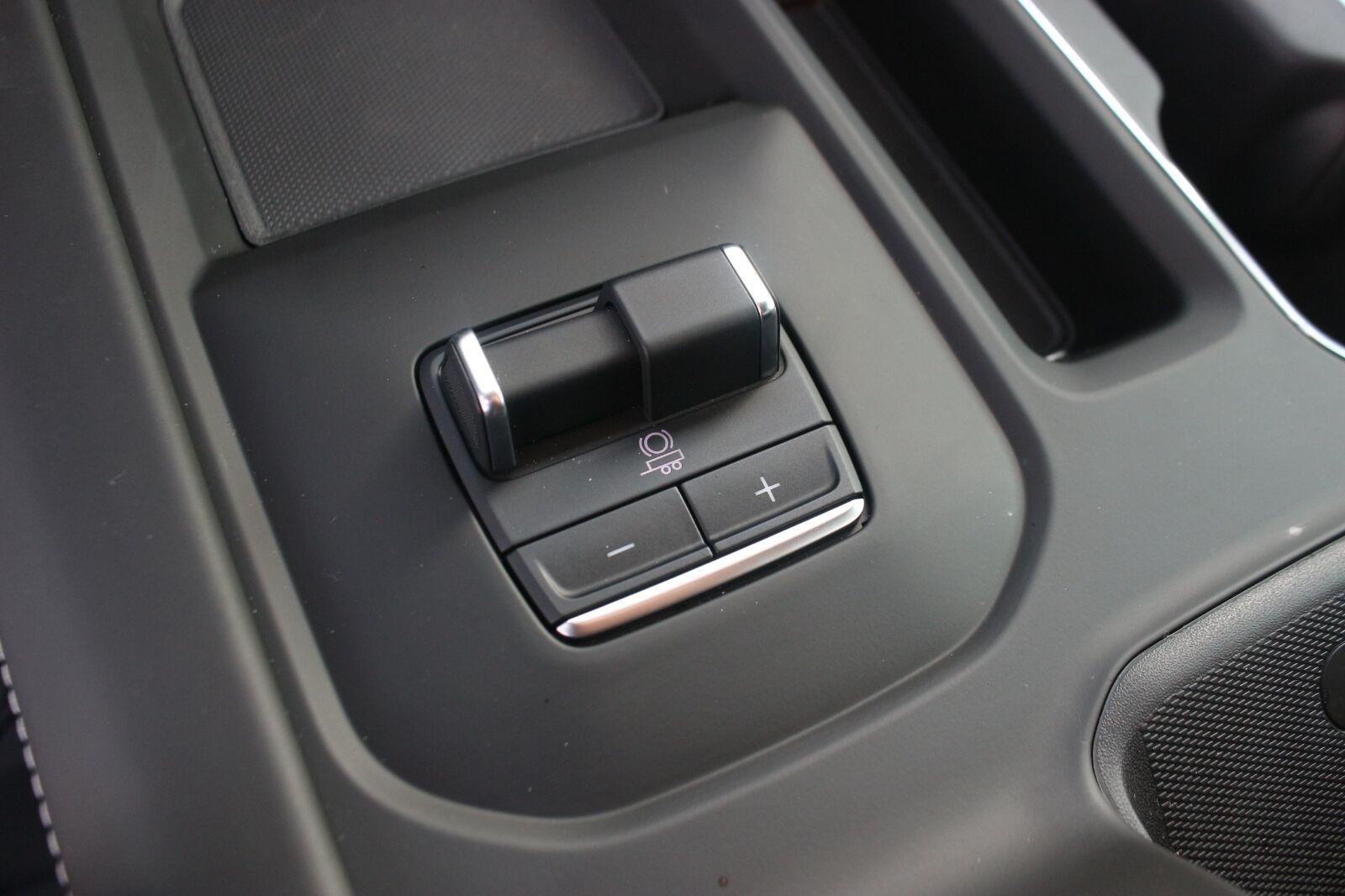 Used 2025 White Frost Tricoat GMC Denali Ultimate image 26