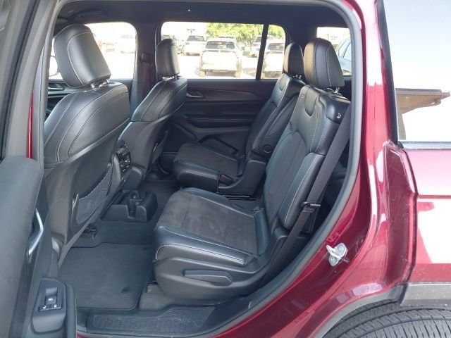 Used 2023 Red Jeep Altitude image 24