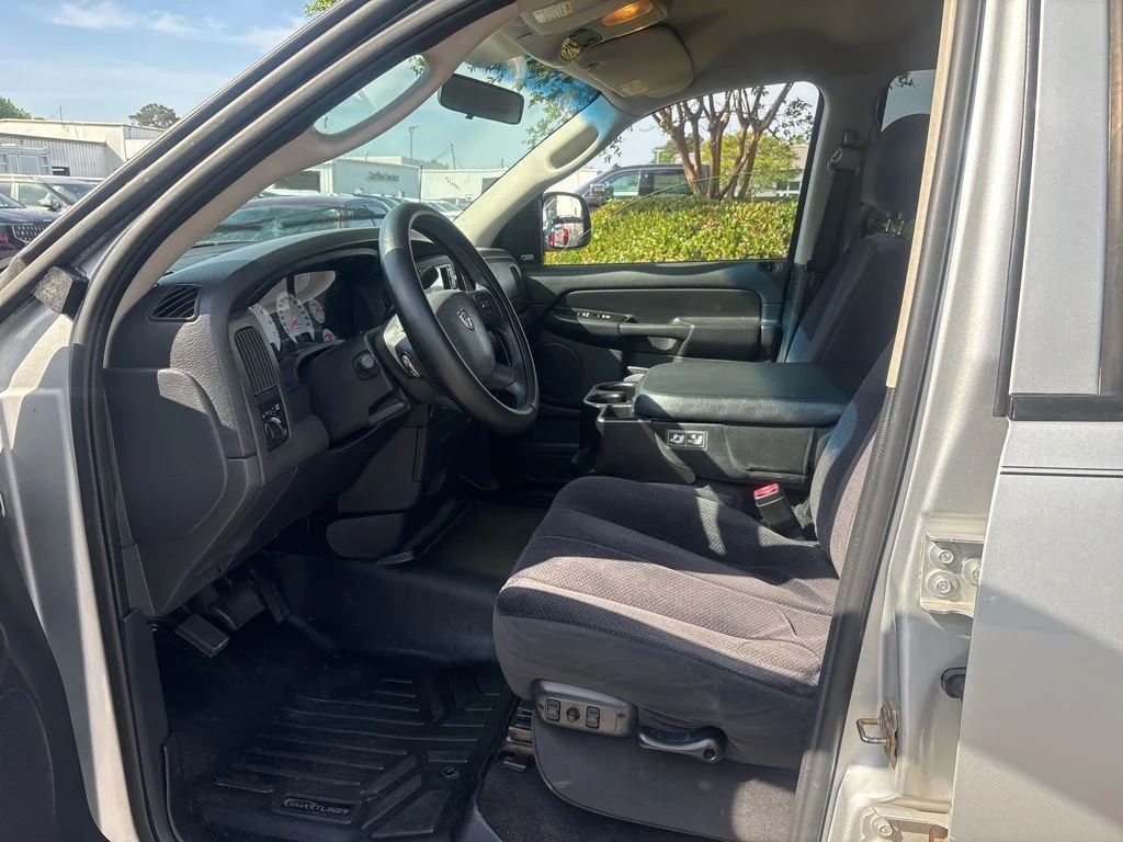 Used 2004 Black Dodge SLT image 15