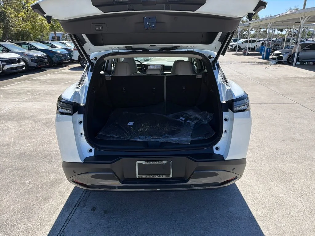 New 2026 Everest White Pearl TriCoat Nissan SL image 33