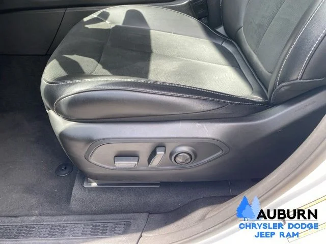 Used 2025 White Jeep Altitude image 32