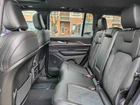 New 2026 Diamond Black Crystal Pearl-Coat Exterior Paint Jeep Altitude image 14