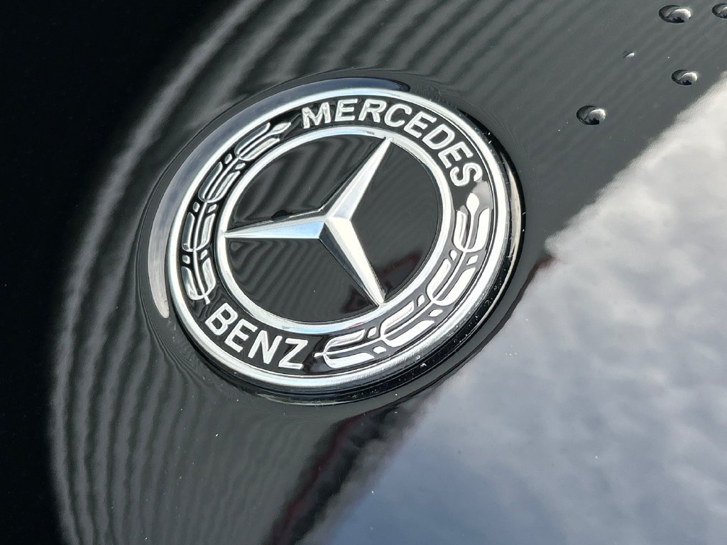 New 2027 Black Mercedes-Benz GLC 300 image 29