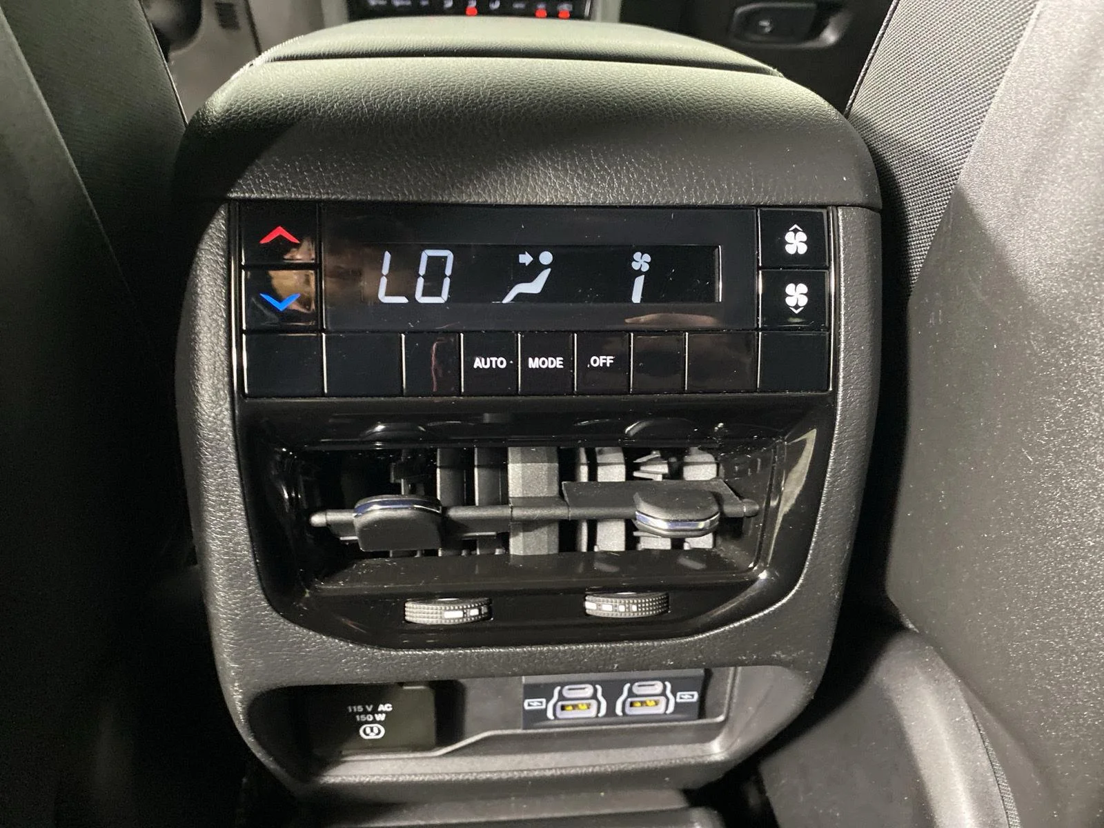 Used 2024 Diamond Black Crystal Pearlcoat Jeep Altitude image 28