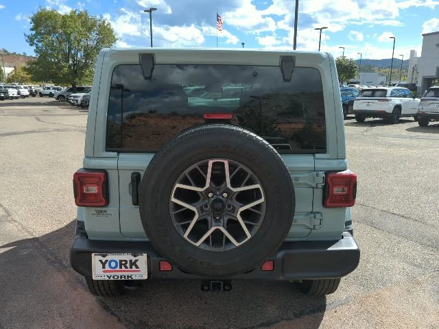 Used 2024 Gray Jeep Sahara image 5