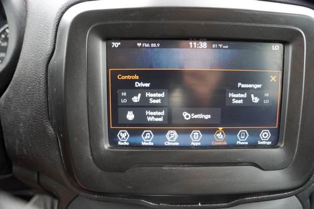 Used 2019 White Jeep Latitude image 6