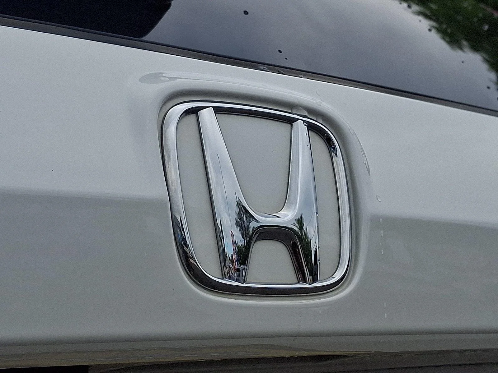 Used 2024 Platinum White Pearl Honda Sport image 29