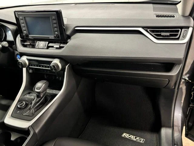 Used 2021 MAGNETIC GRAY MET. Toyota  image 20