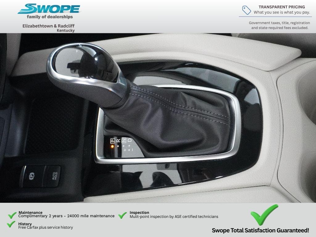Used 2022 Pearl White Tricoat Nissan SL image 25