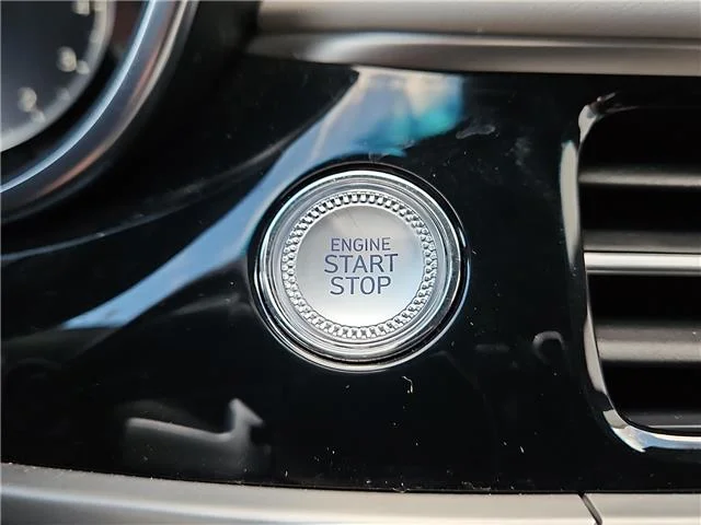 Used 2025 Savile Silver Genesis 2.5T Rear-Wheel Drive image 18