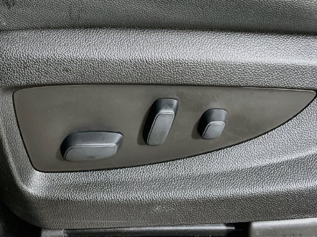Used 2019 IRIDESCENT PEARL TRICOAT Chevrolet Premier image 11