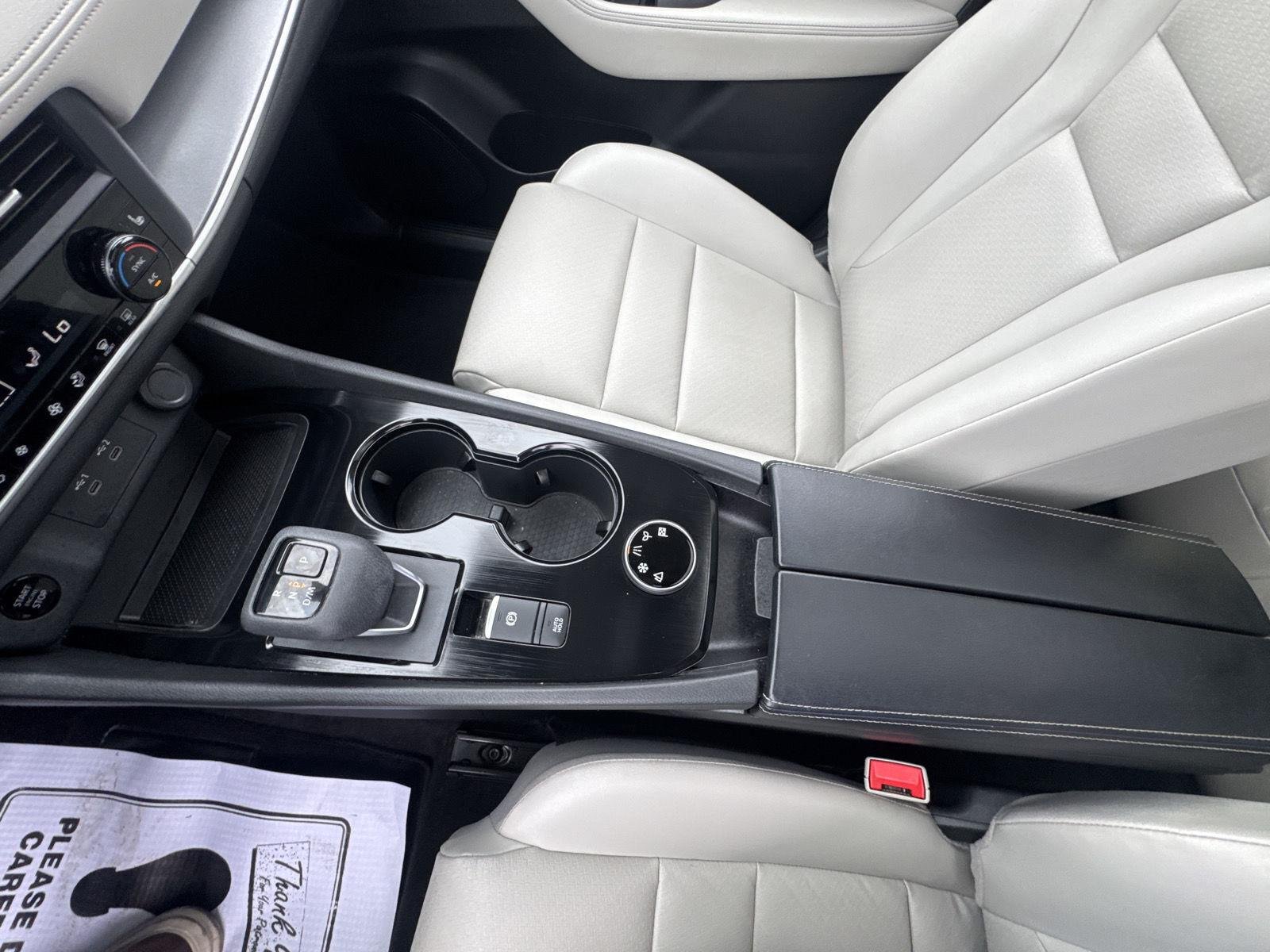 Used 2024 Everest White Pearl Nissan SV image 27