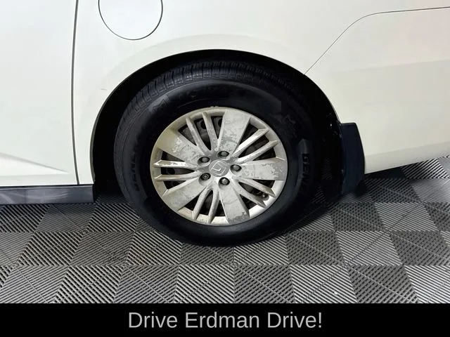 Used 2015 White Honda LX image 4