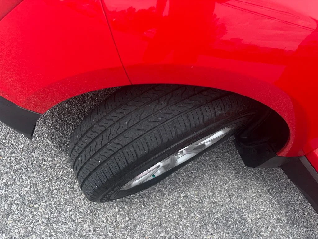 Used 2021 Red Ford SE image 28
