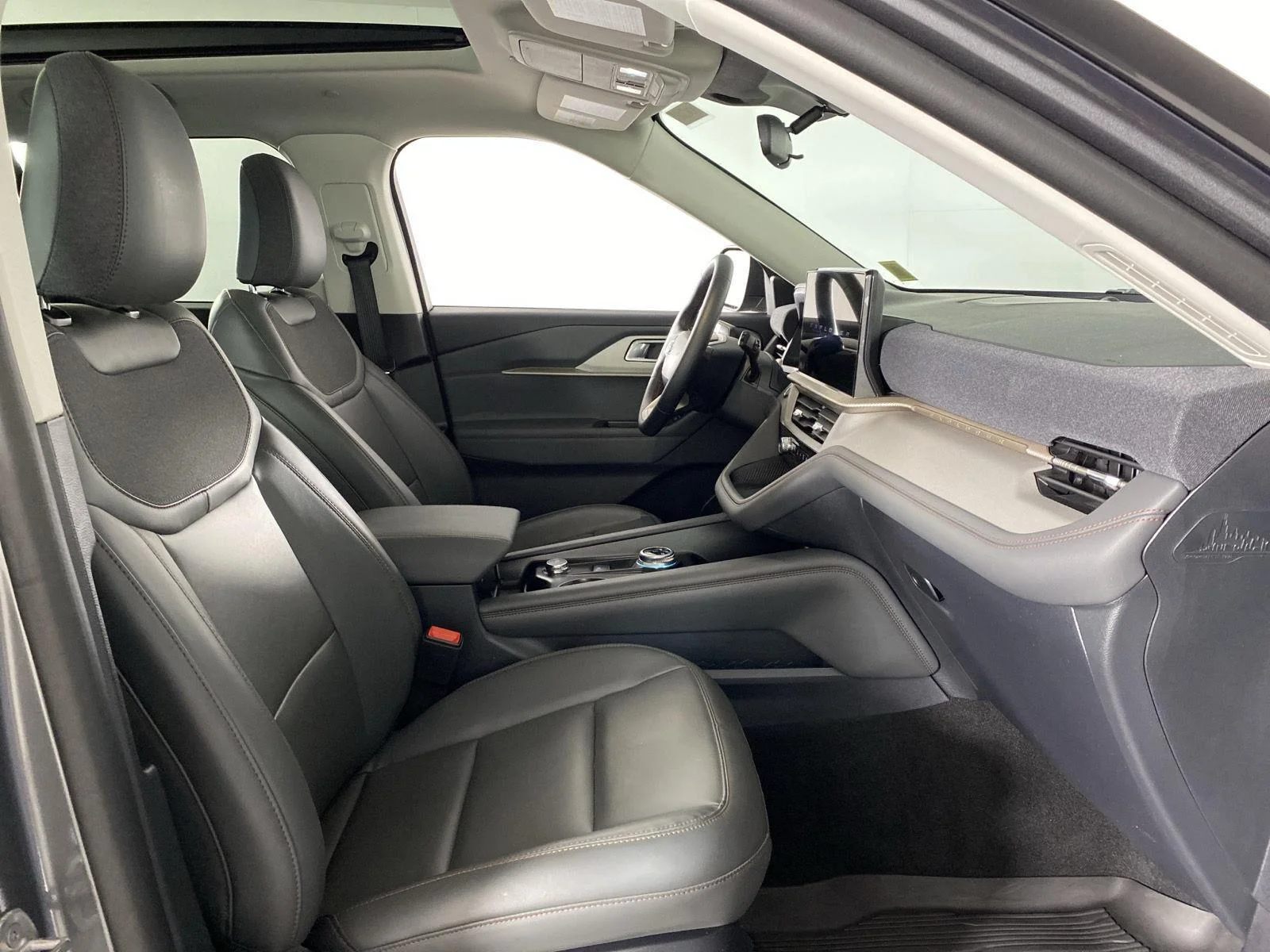 New 2026 Carbonized Gray Metallic Ford Active image 28