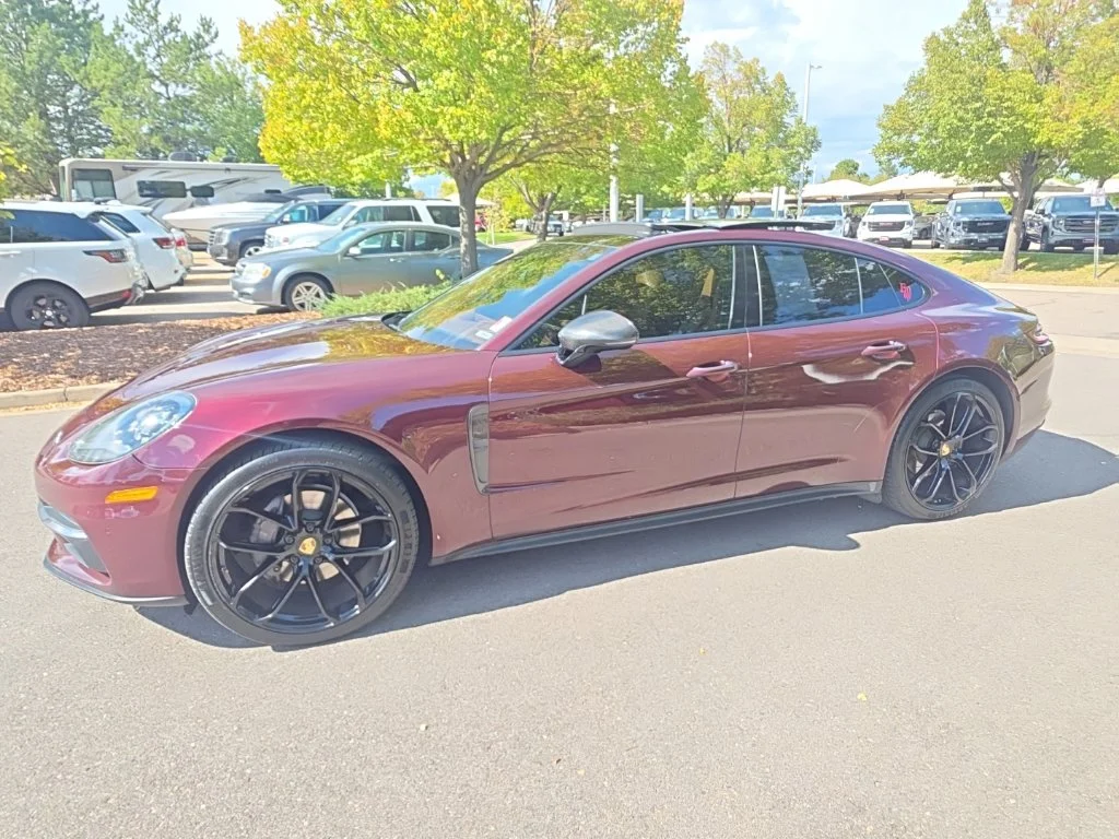 Used 2018  Porsche  image 3