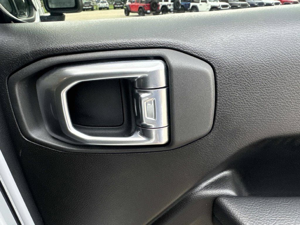 Used 2025 White Jeep Rubicon image 20
