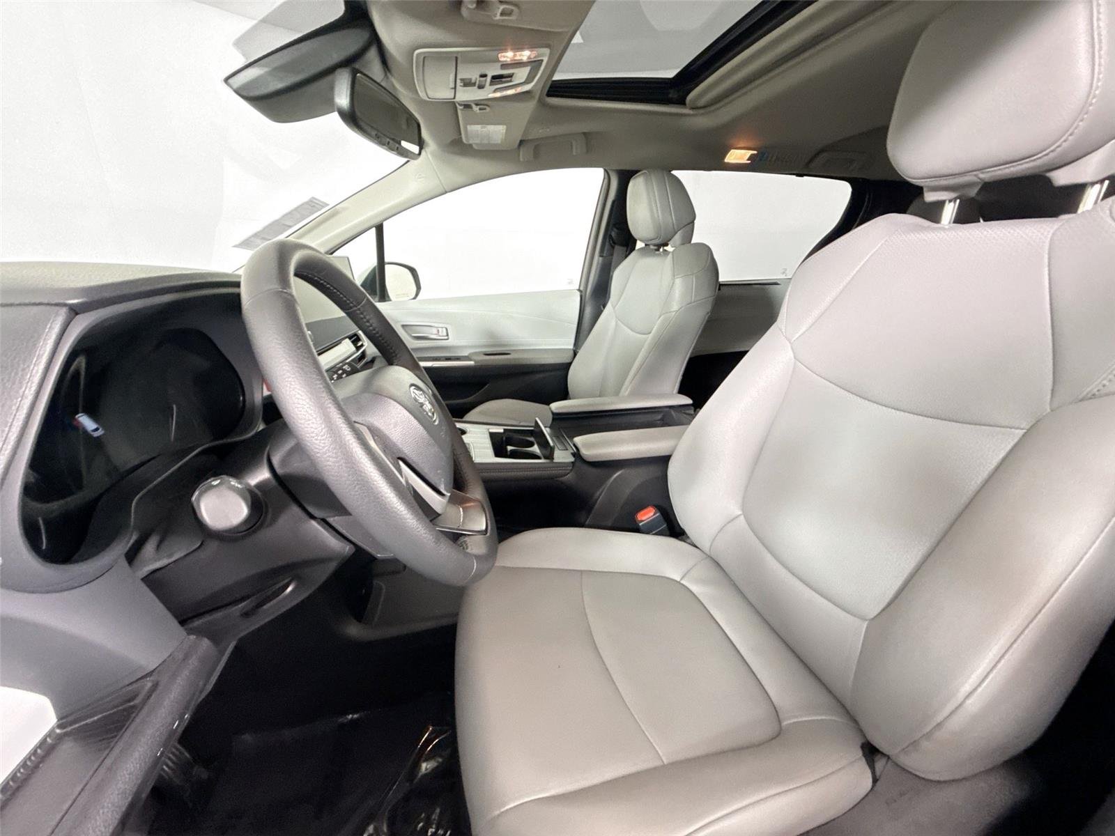 Used 2026 Wind Chill Pearl Toyota XLE 8-Passenger image 3