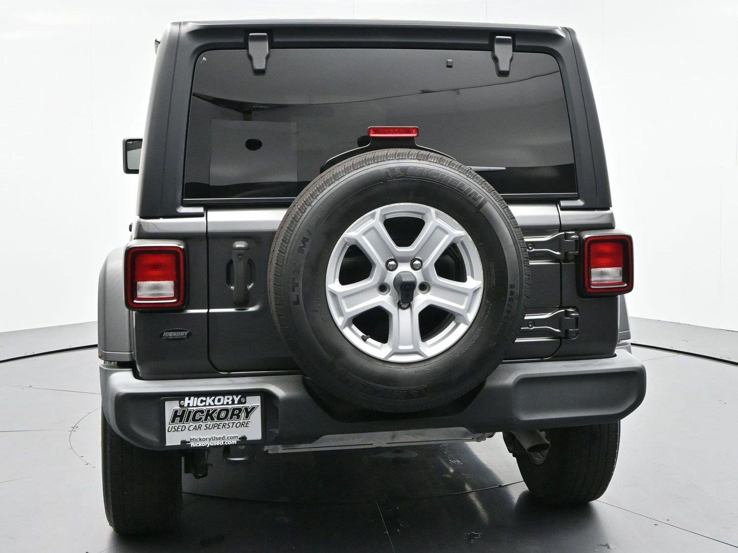 Used 2022 Granite Crystal Metallic Clearcoat Jeep Unlimited Sport S image 6