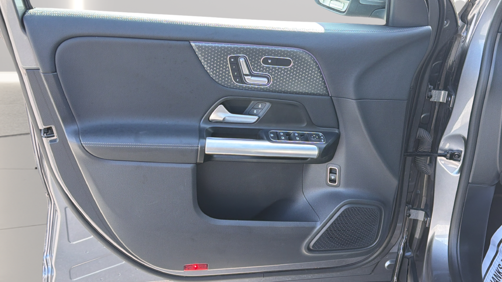 Used 2025 Mountain Gray Metallic Mercedes-Benz GLA 250 image 20