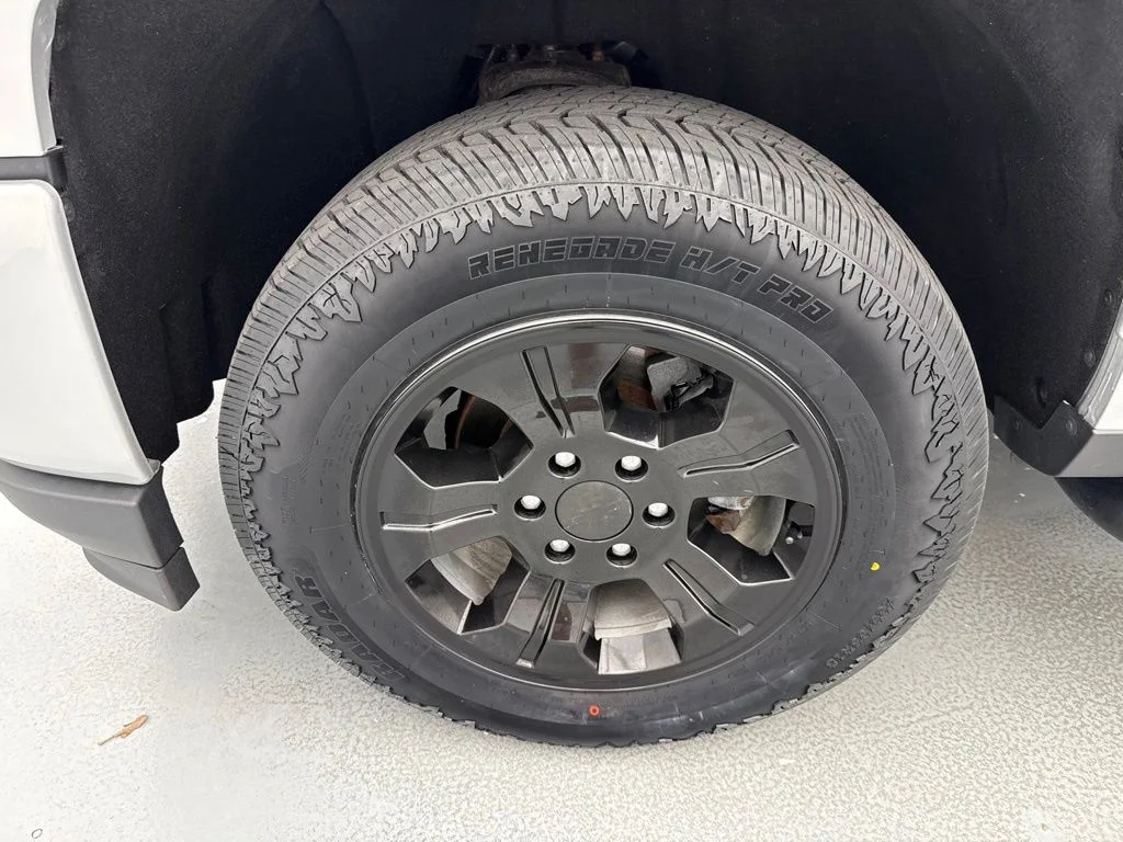 Used 2019 Silver Chevrolet LT image 4