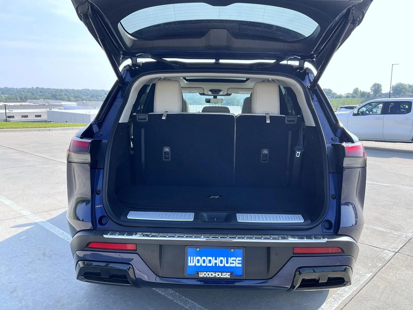 Used 2023 Blue INFINITI LUXE image 9
