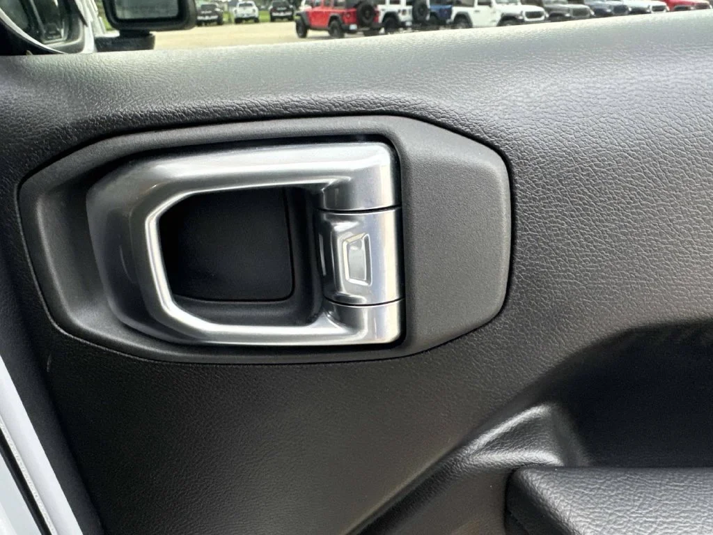 Used 2025 White Jeep Rubicon image 20