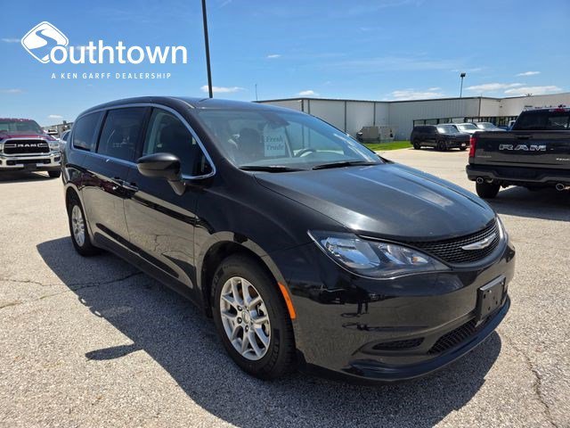2023 Chrysler Voyager LX's photo