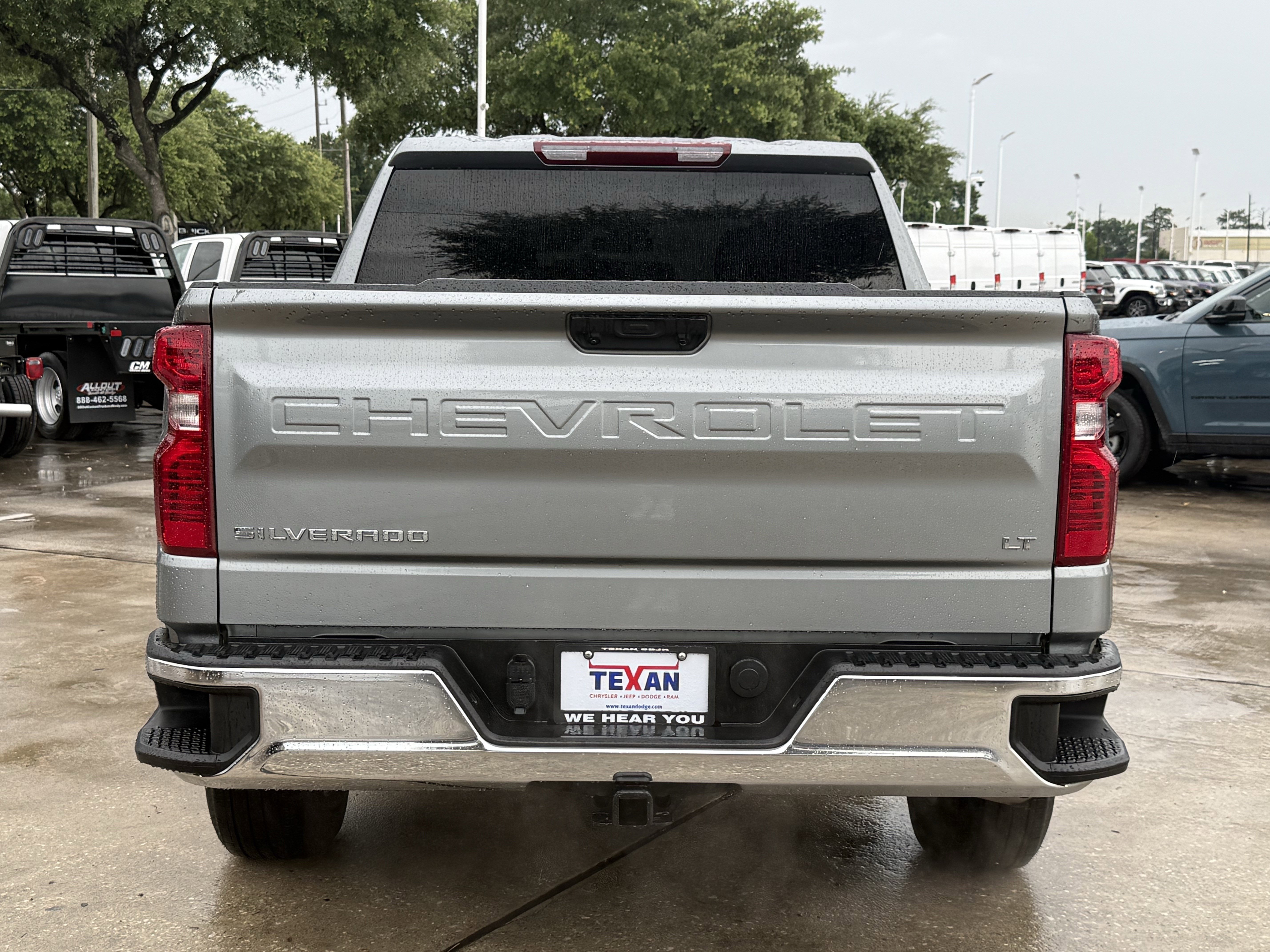 Used 2025 Sterling Gray Metallic Chevrolet  image 5