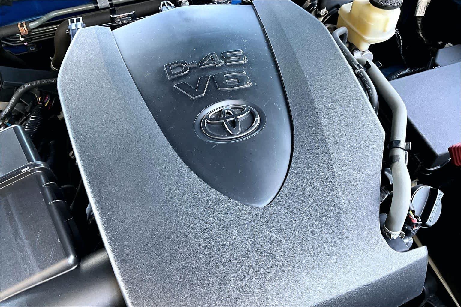 Used 2016 Blazing Blue Pearl Toyota SR5 image 31