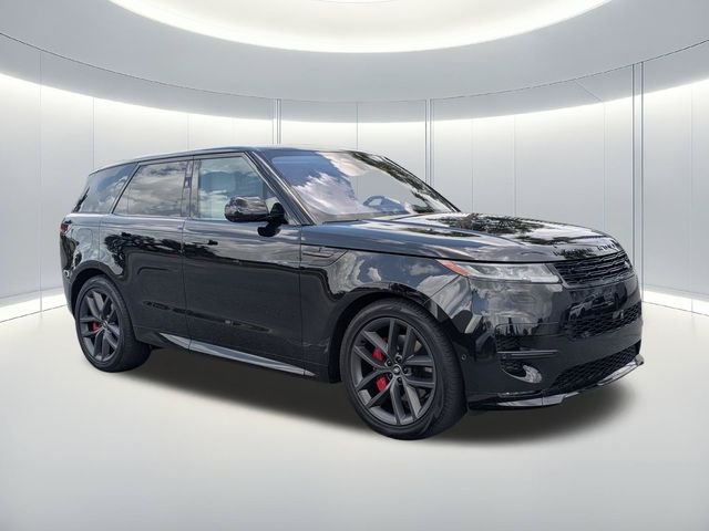 Used 2023 Black Land Rover SE Dynamic image 8