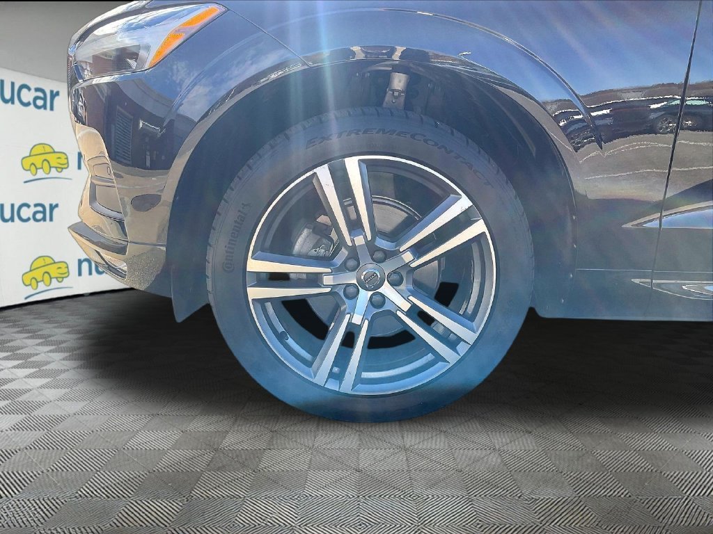 Used 2021 Black Volvo T5 Momentum image 4