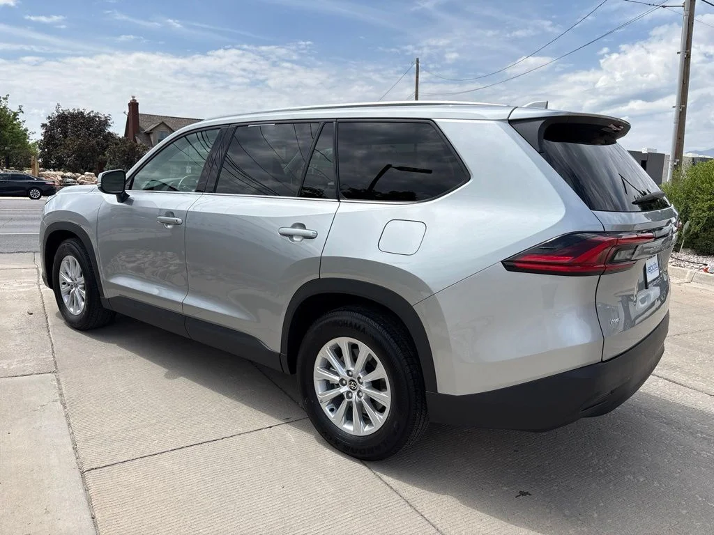 Used 2025 Silver Toyota XLE image 7