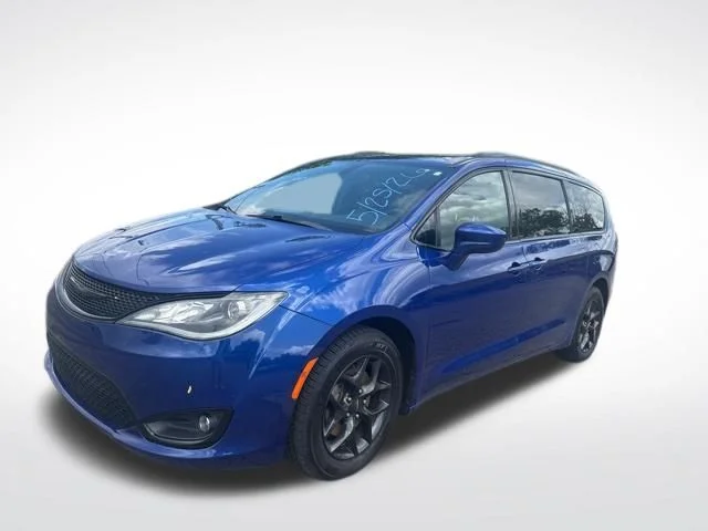 2020 Chrysler Pacifica Touring L's photo