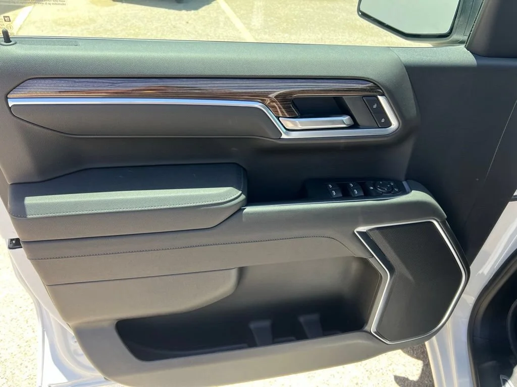 New 2026 Summit White Chevrolet LT image 9