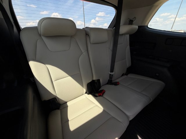 Used 2023 White Kia EX image 17