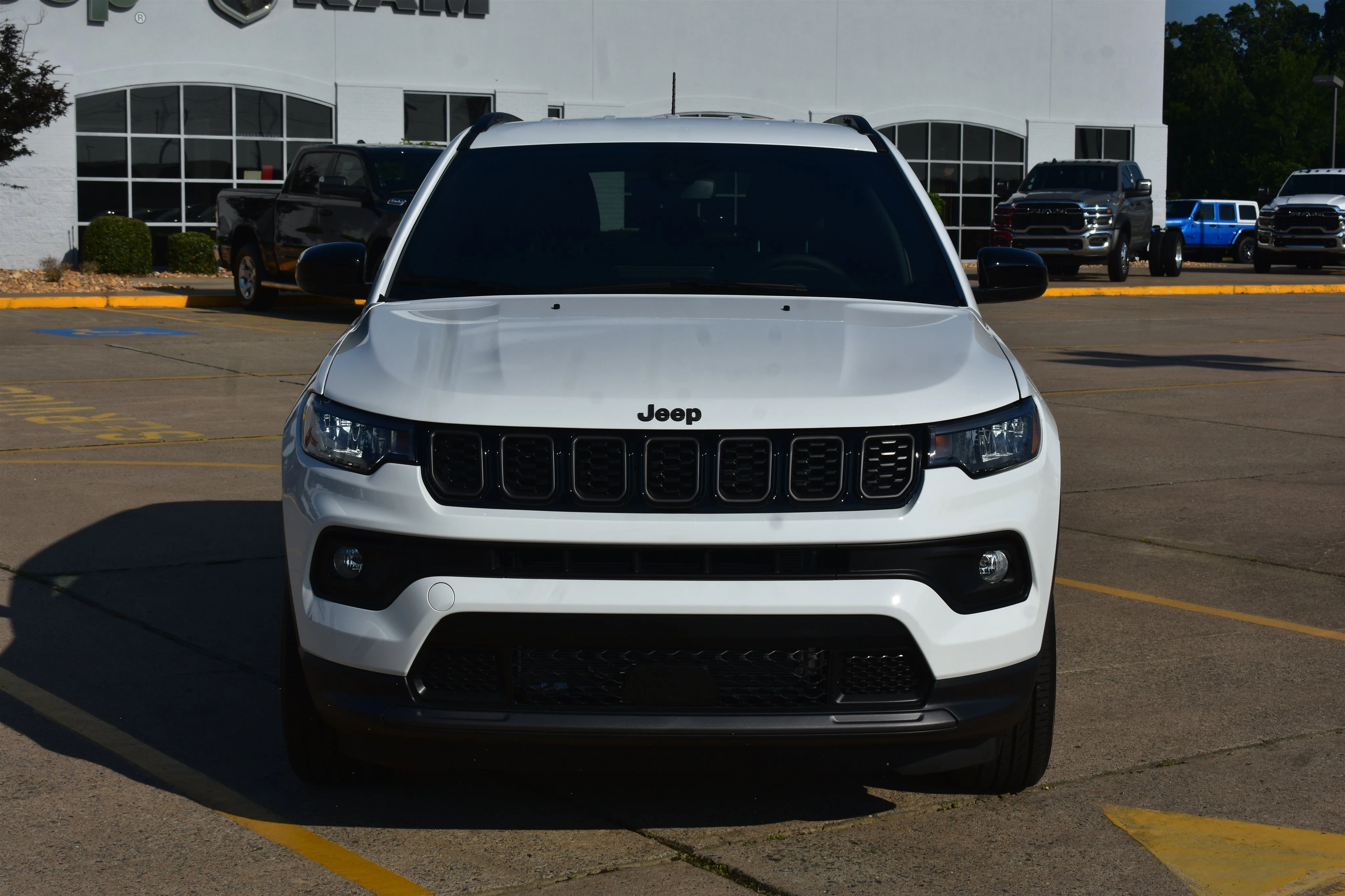 New 2026 Bright White Clearcoat Jeep Latitude Altitude image 2