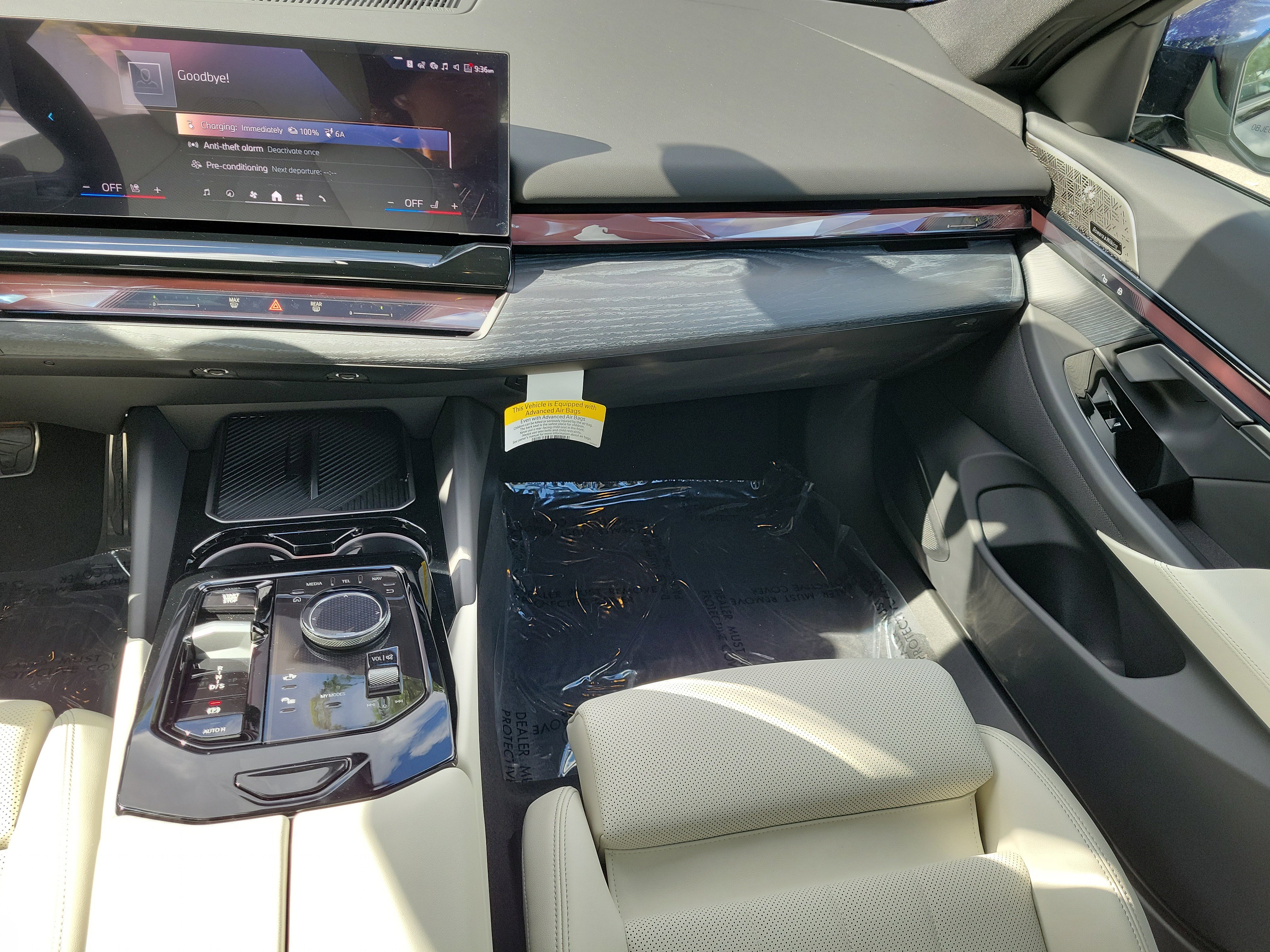 New 2027 Tanzanite Blue II Metallic BMW 550e xDrive image 9