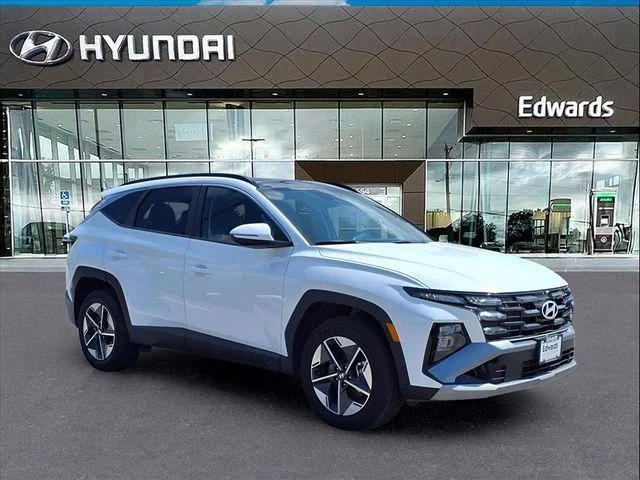 New 2025 White Hyundai SEL Convenience image 10