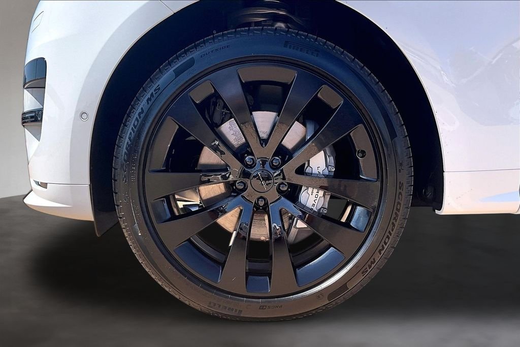 New 2026 Fuji White Land Rover Dynamic SE image 12