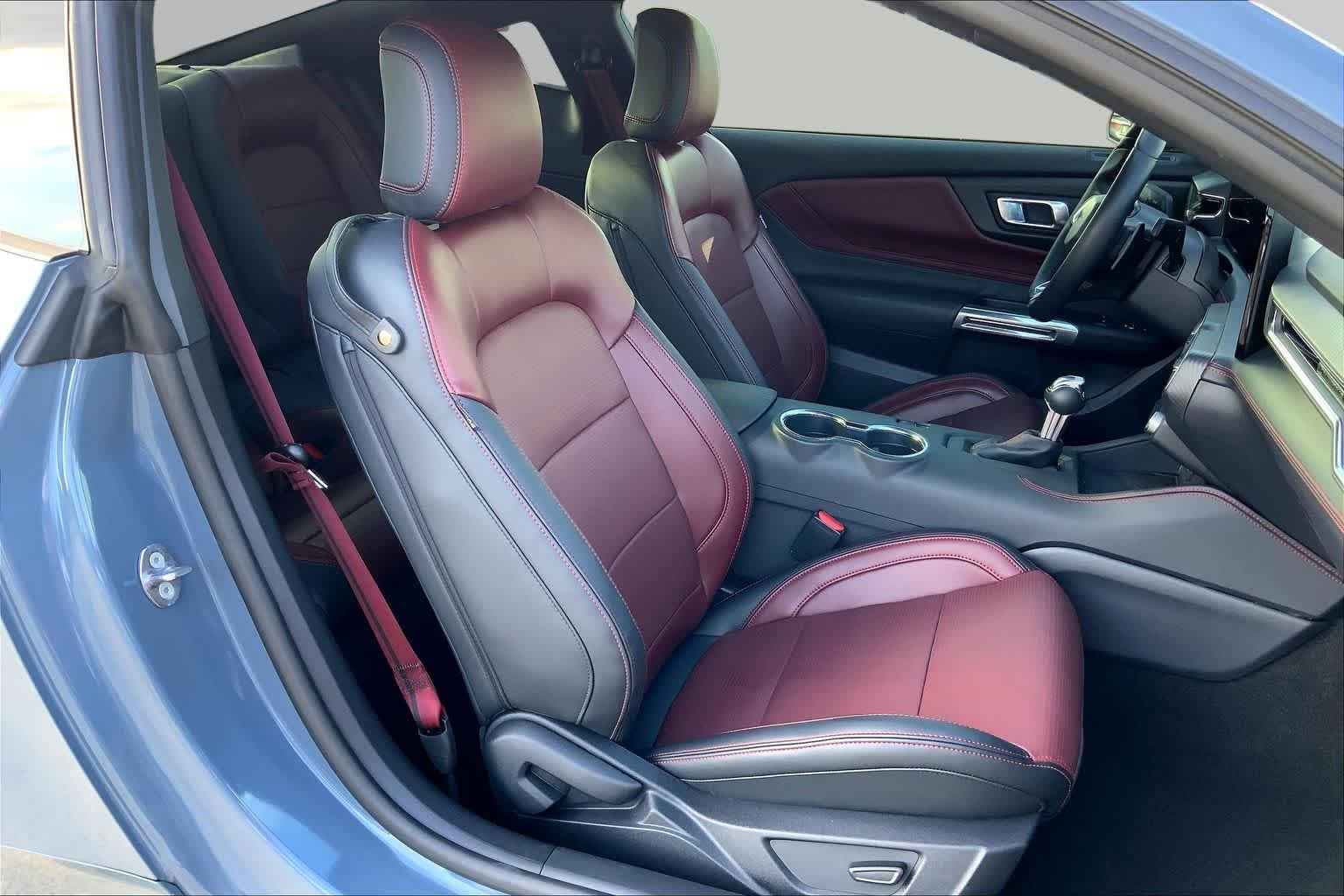 Used 2025 Vapor Blue Metallic Ford GT Premium image 9