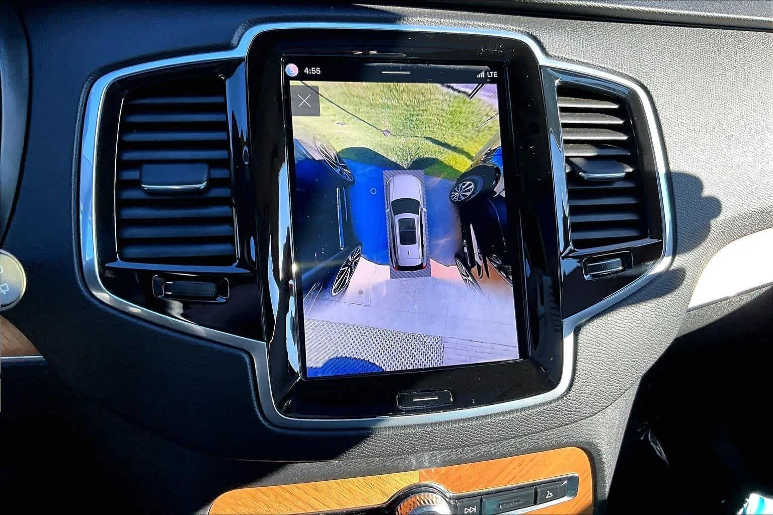 Certified Used 2025 Vapour Grey Volvo Plus image 28