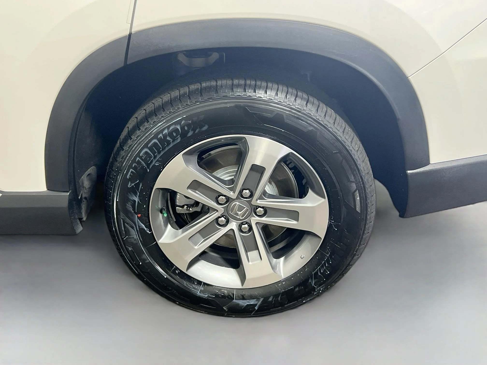Certified Used 2025 Platinum White Pearl Honda 2WD EX-L image 60