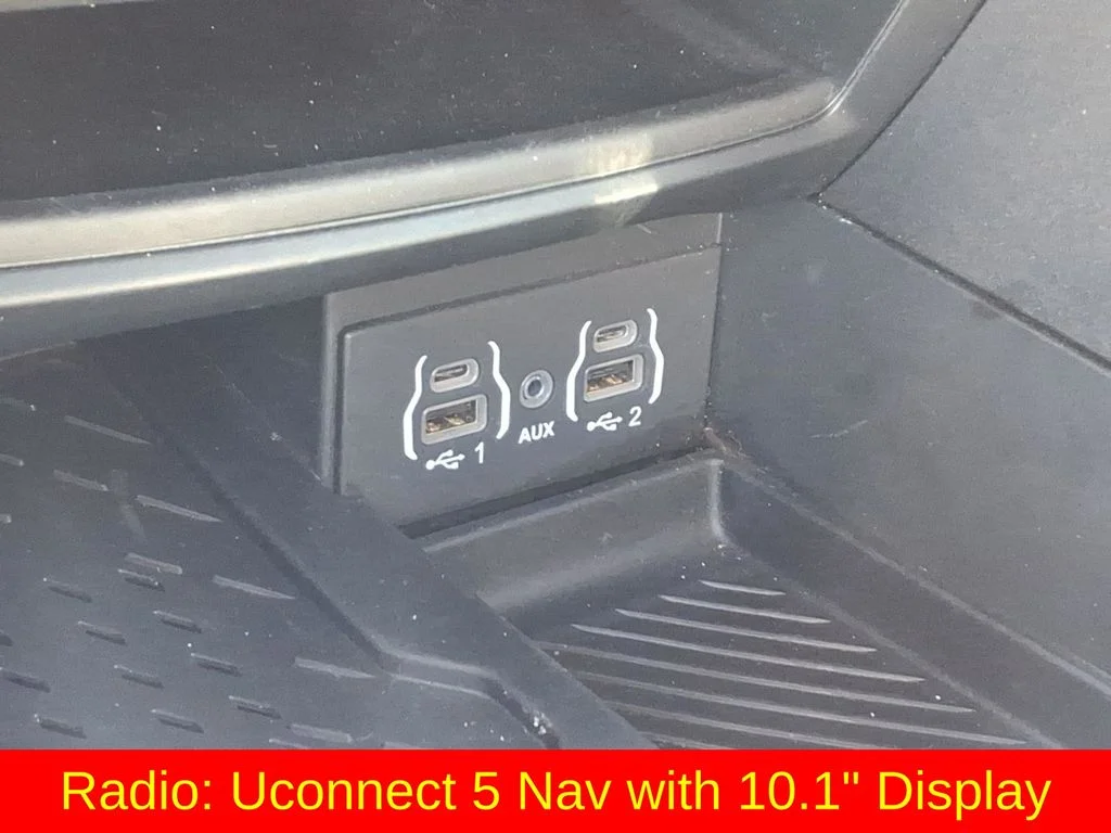 Used 2025 White Chrysler Limited image 12